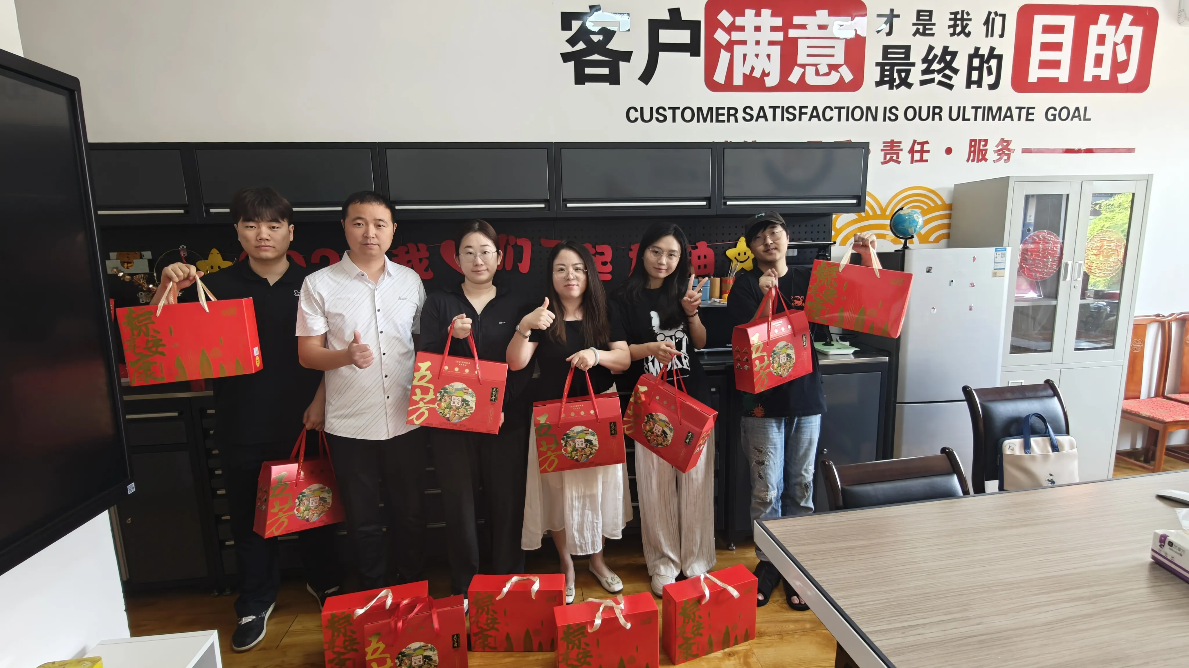 Cyjy Group успешно провела тематическое мероприятие фестиваля Dragon Boat, чтобы унаследовать традиционную культуру и построить корпоративную сплоченность