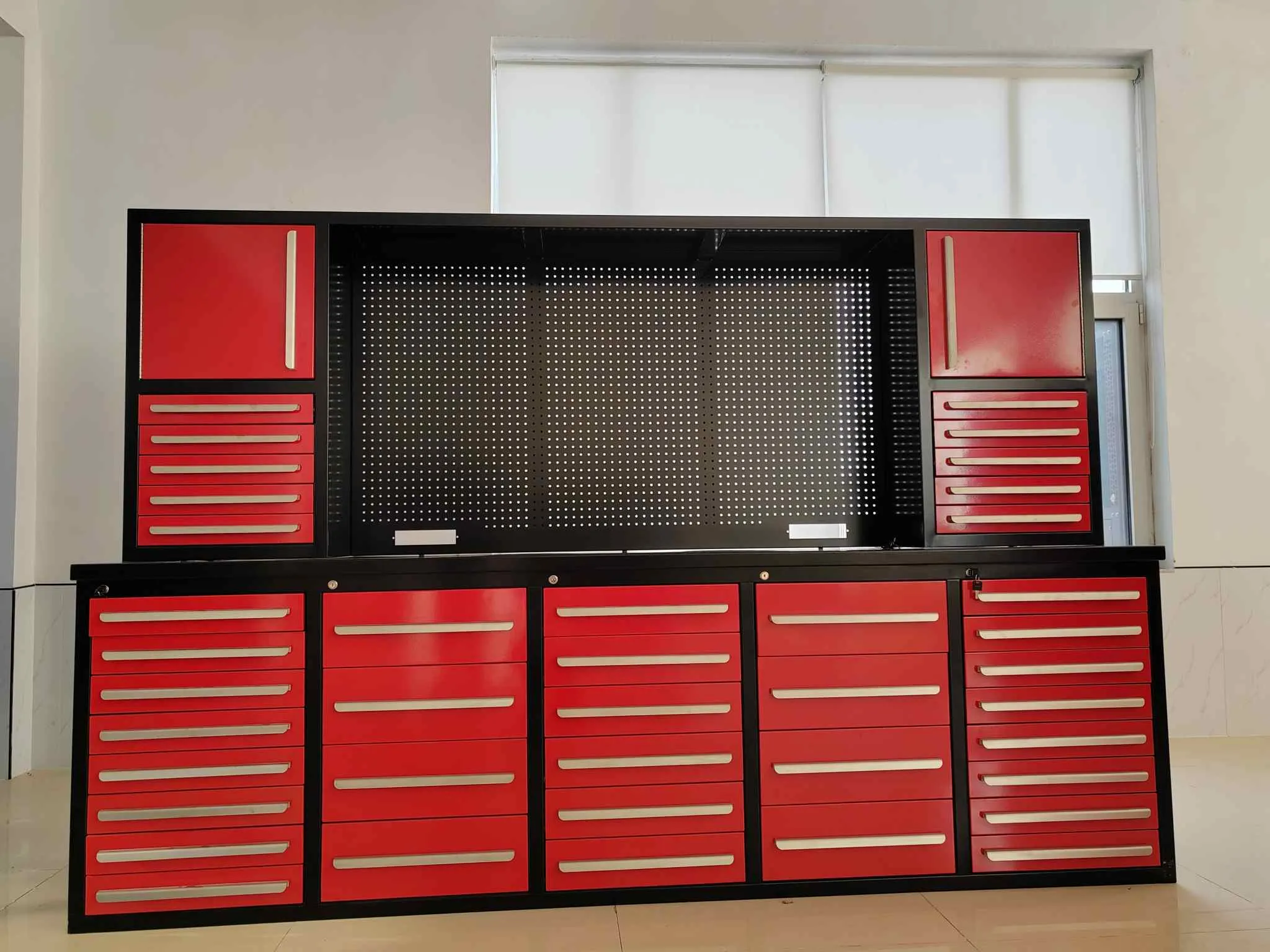 Красный верстак